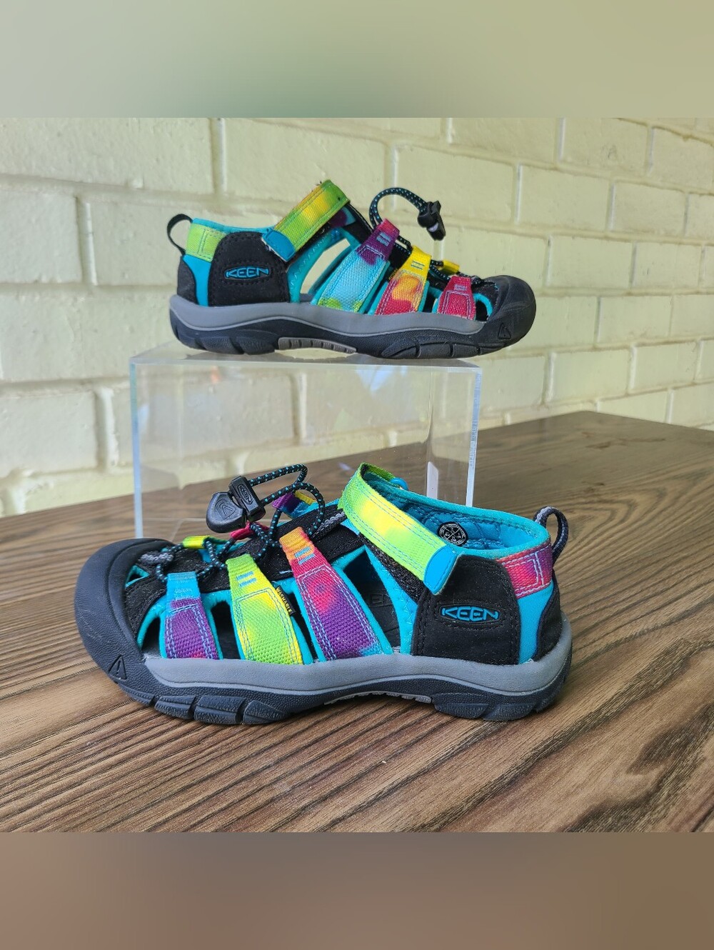 Keen Kids Size 2  Multicolor Rainbow Closed-Toe Sandals